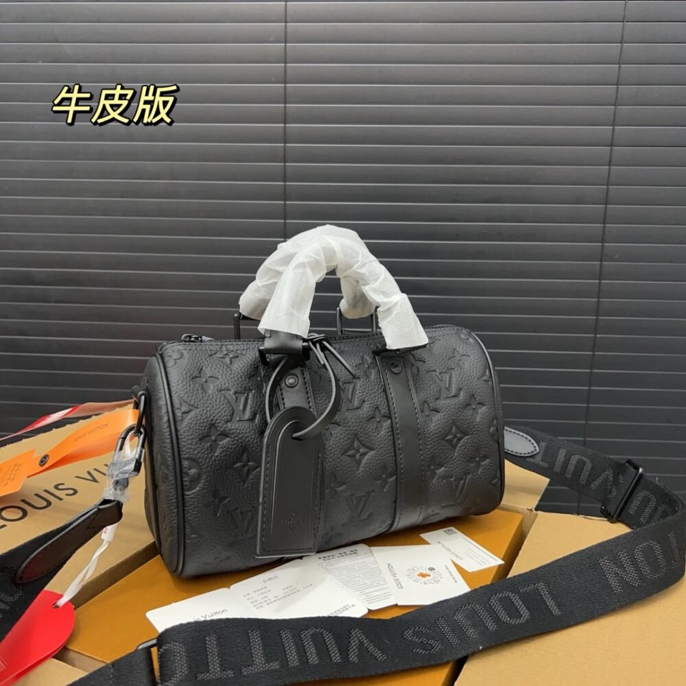 Tote crossbody bag Shoulder bag Dimensions: 15 x 25 cm.