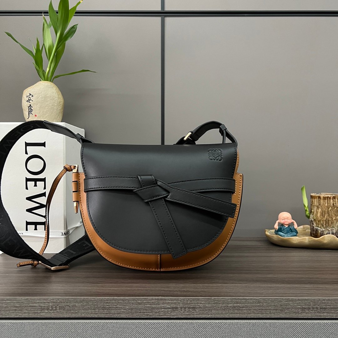 Handbag/Shoulder Bag Size 20*19*11.5 cm