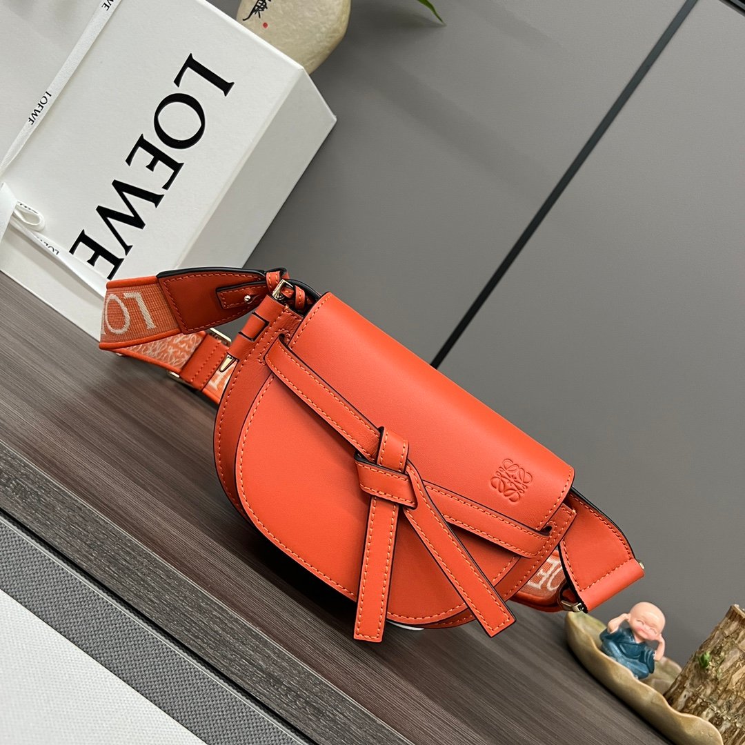 Handbag/Shoulder Bag Size 21x12.5x9.5cm
