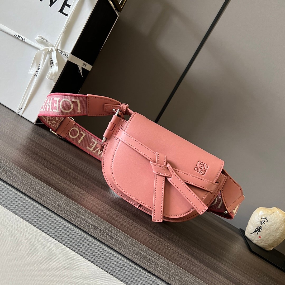Handbag/Shoulder Bag Size 21x12.5x9.5cm