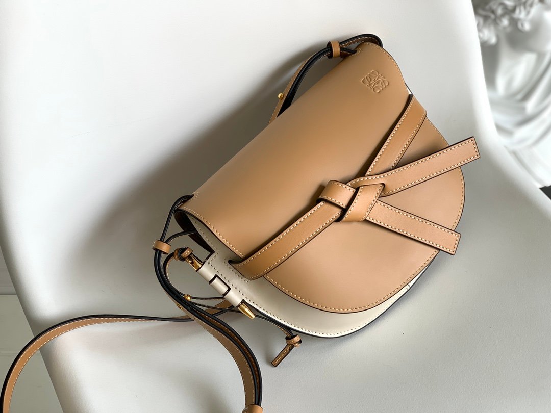 Handbag/Shoulder Bag Size 20*19*11.5 cm