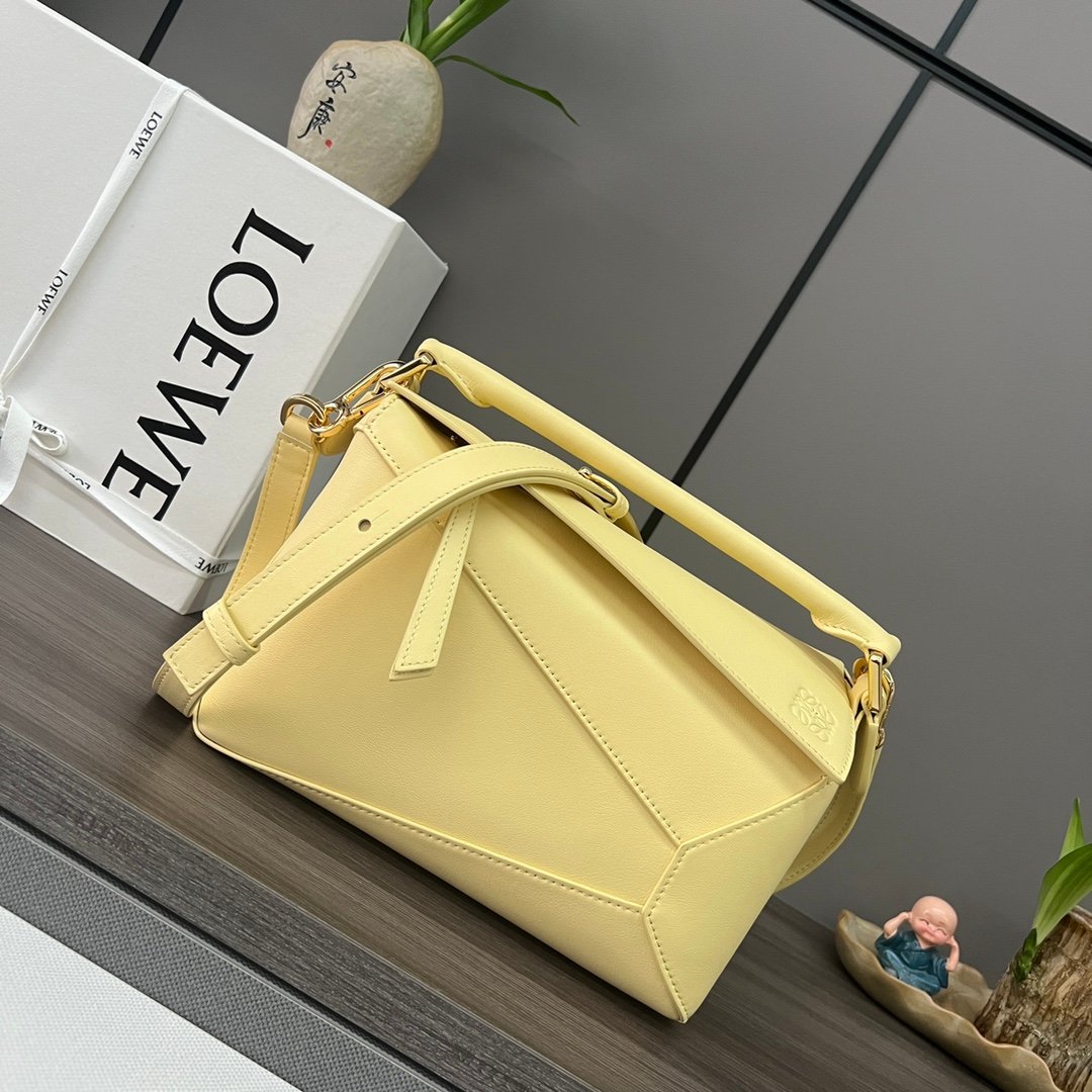 Handbag/Shoulder Bag Size 24*10.5*16CM