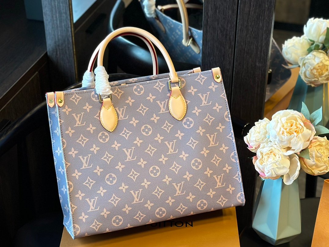 Medium Handbag Handbag Specification: 35*27*14