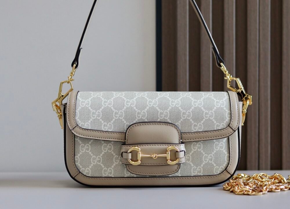 Handbag/Shoulder Bag Size  23.5x14x5cm