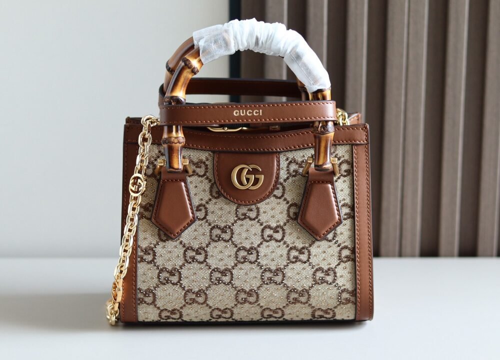 Handbag/Shoulder Bag Size 20 x 16 x 10 cm