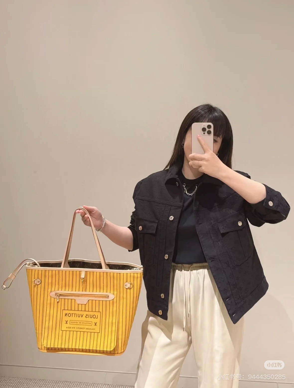 Reversible handbag Specifications: 32*29*17