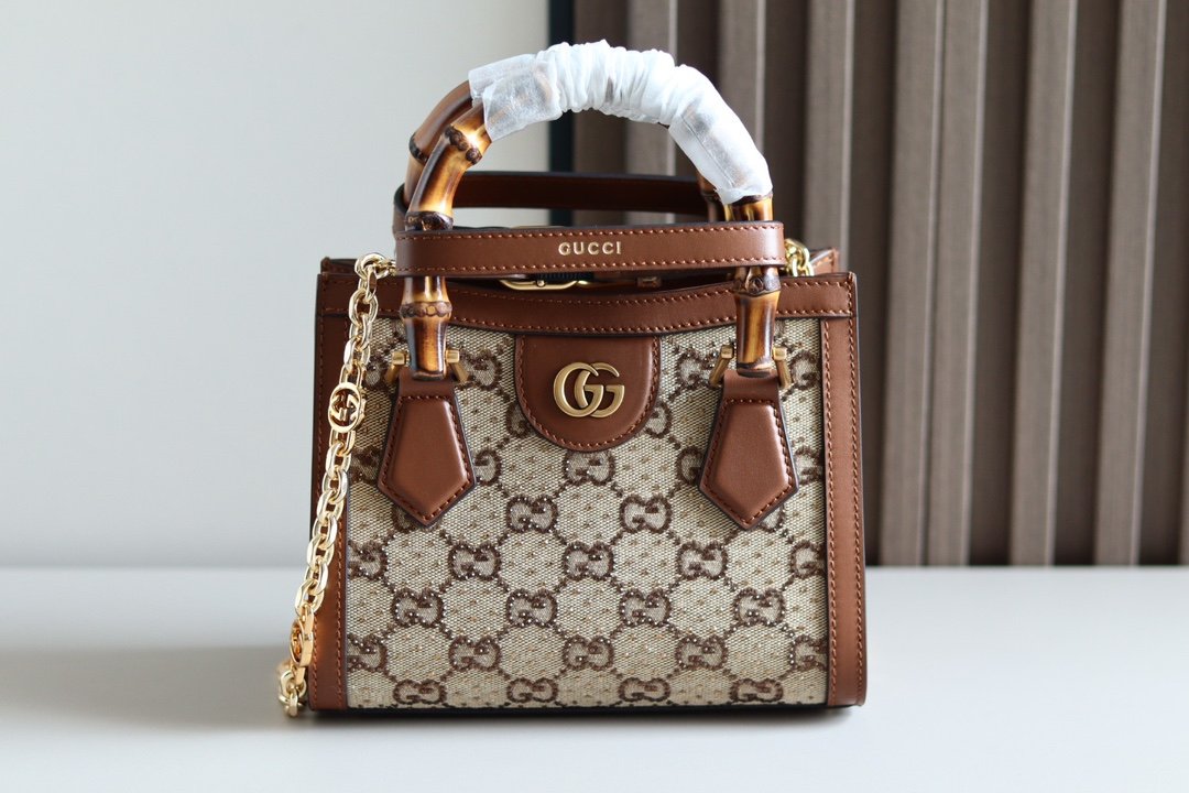 Handbag/Shoulder Bag Size 20 x 16 x 10 cm