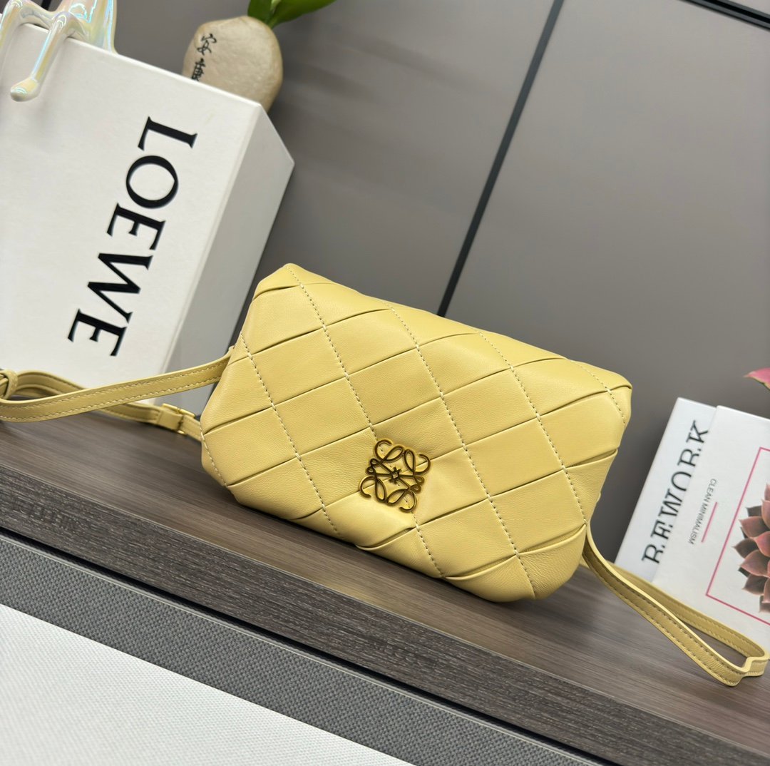 Handbag/Shoulder Bag Size Size:20*6*13CM