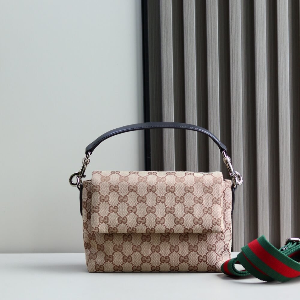 Handbag/Shoulder Bag Size  19x 15x 7