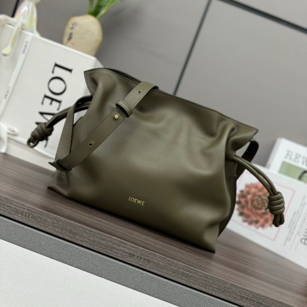 Handbag/Shoulder Bag Size30*24.5*10.5cm