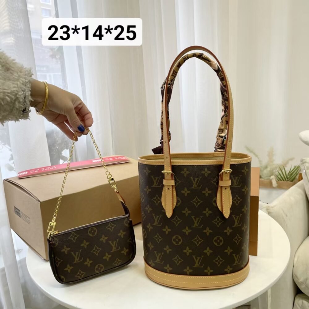 Pre-owned handbag specifications: 23*15*25