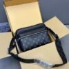 Crossbody bag over shoulder 25 x 18 cm.