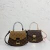 - Scalloped messenger bag shoulder bag Specification: 24*17*8cm