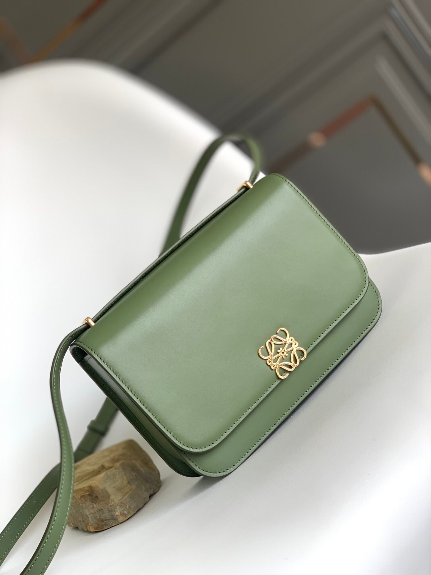 Handbag/Shoulder Bag Size22.5*16.5*6.5CM