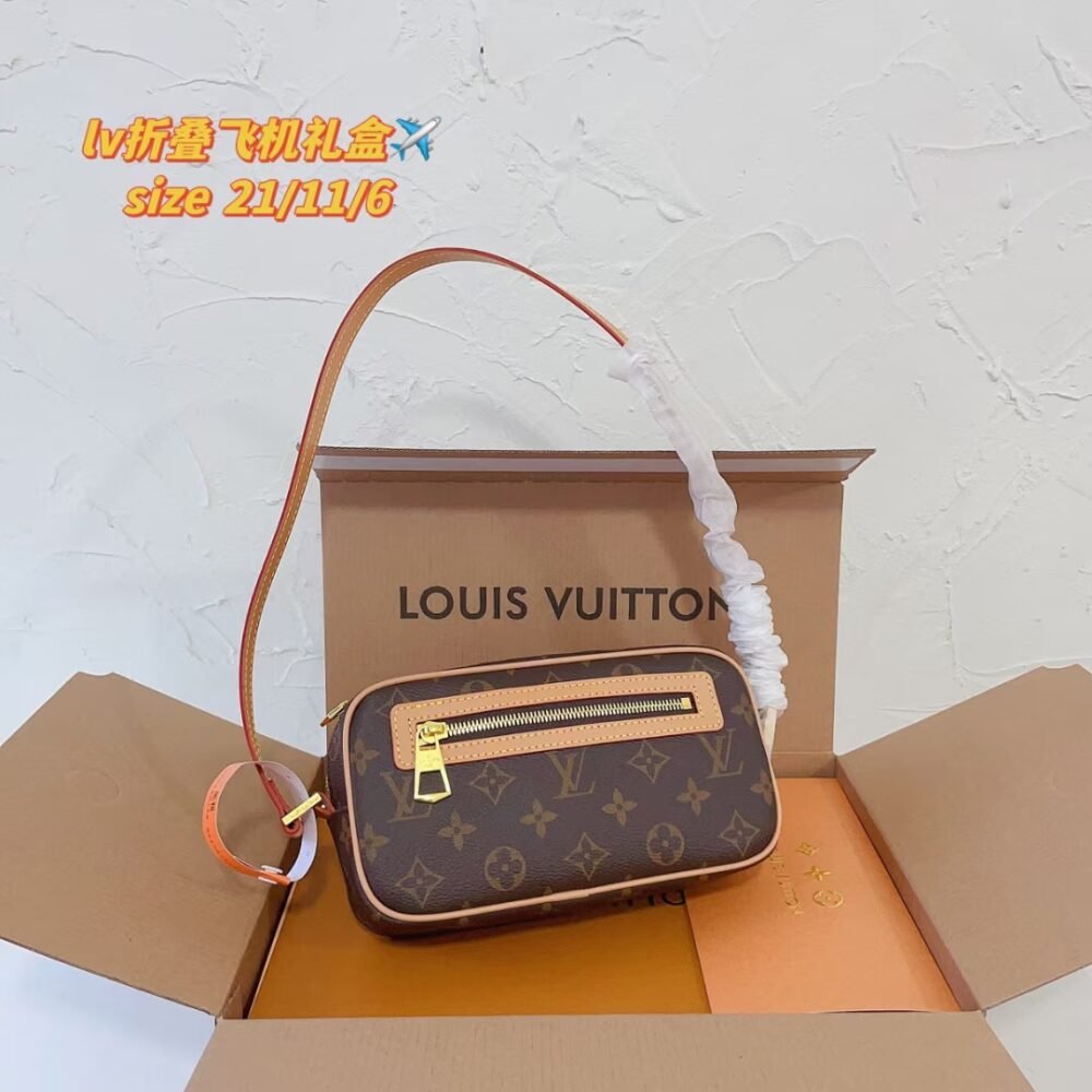 Presbyopia Small Smile Shoulder Bag Specifications: 21*11*6cm
