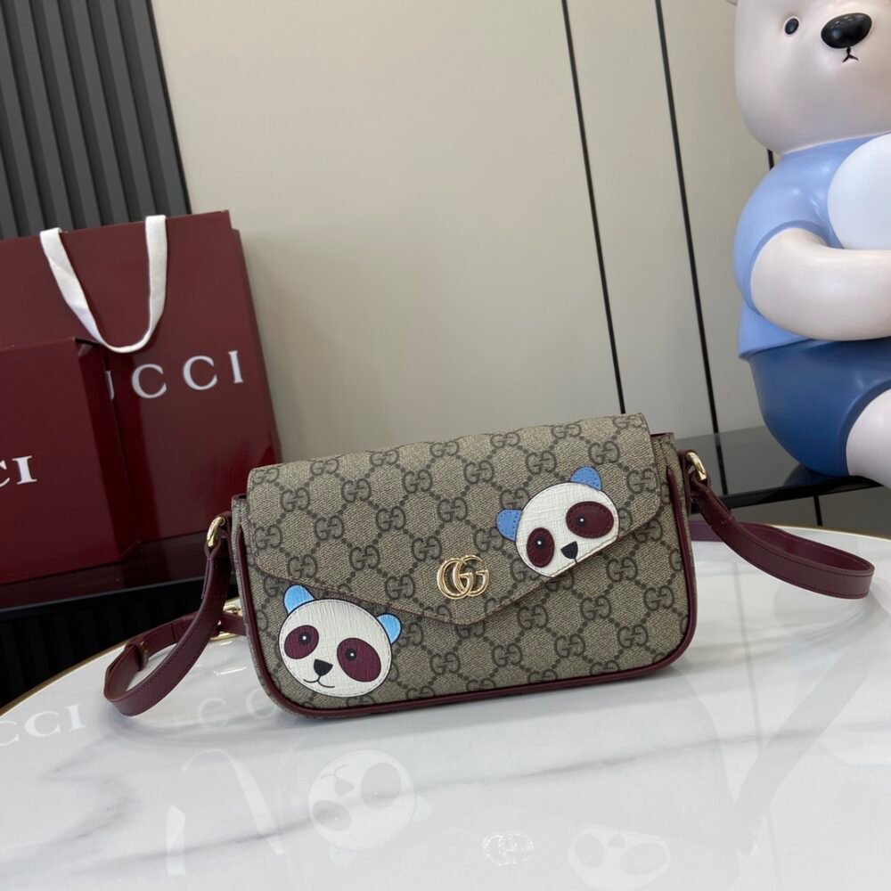 Handbag/Shoulder Bag Size  22x 13x 4cm