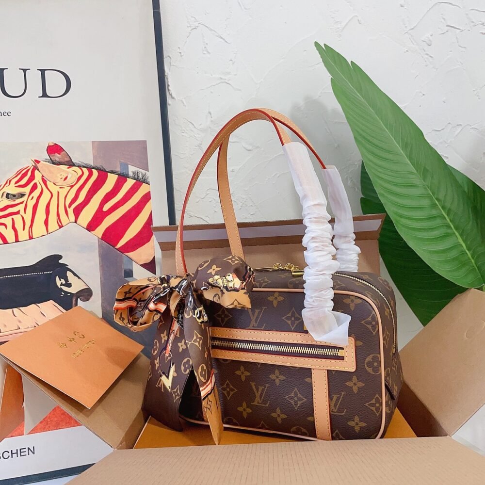 Changing bag tote bag size: 25*16*10cm