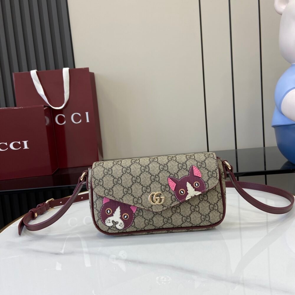 Handbag/Shoulder Bag Size  22x 13x 4cm