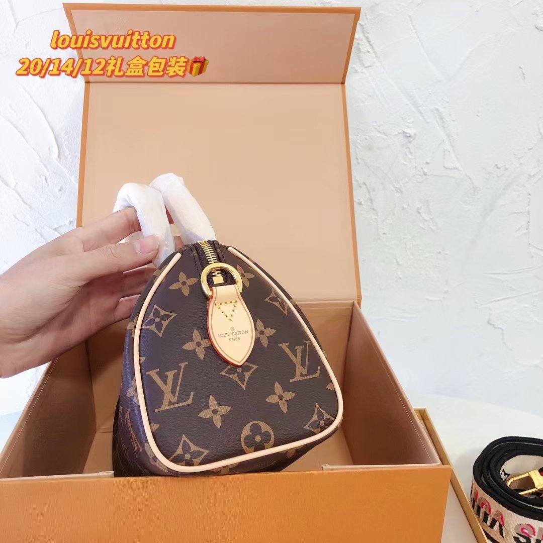 Handheld shoulder bag Specifications: 20*14*12cm