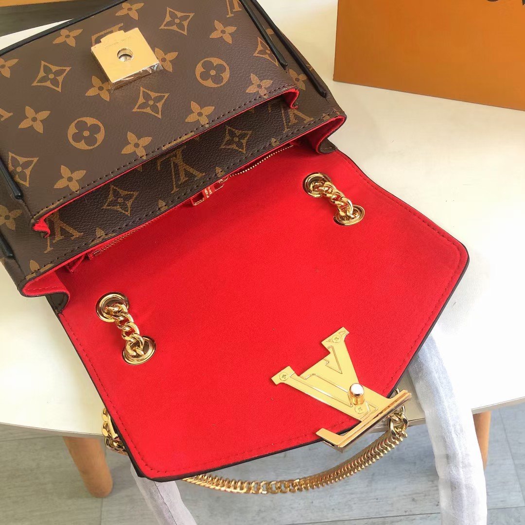 Reading flower chain cross-body bag Specification: 22*12*8cm