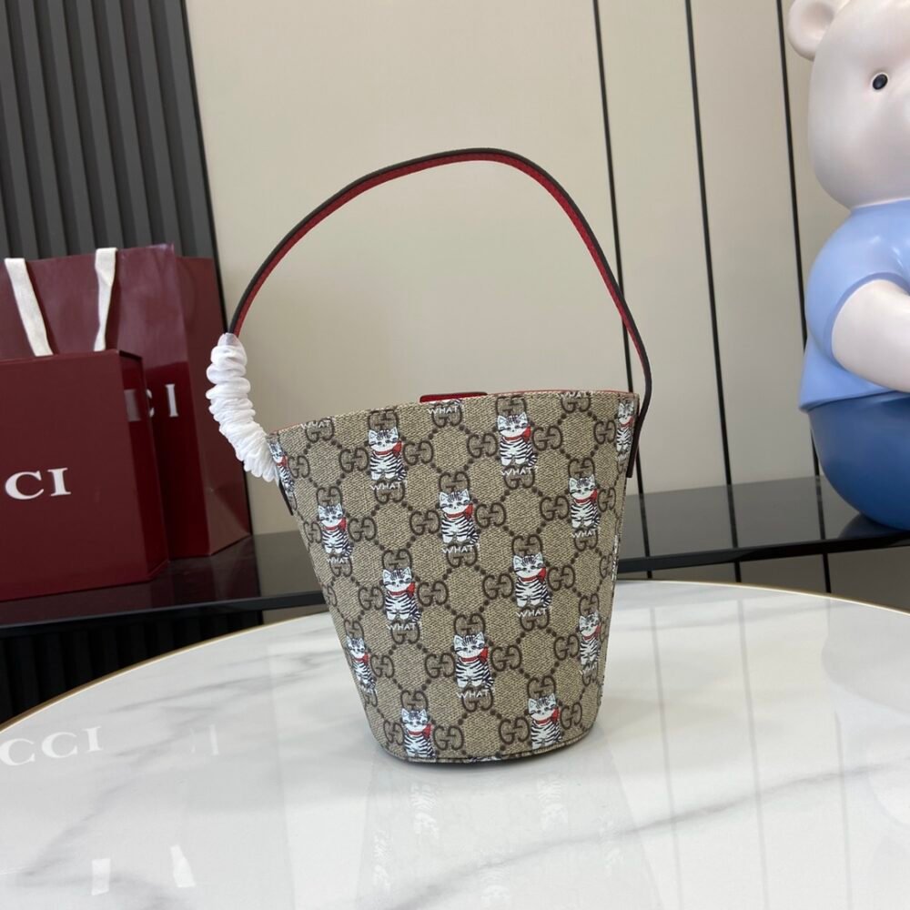 Handbag/Shoulder Bag Size  18.5x 16.5x 7.5
