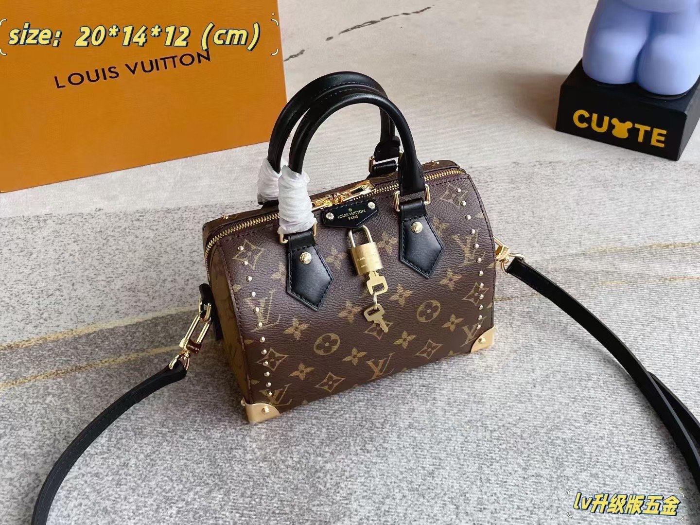 Tote bag shoulder bag Specification: 20*14*12cm