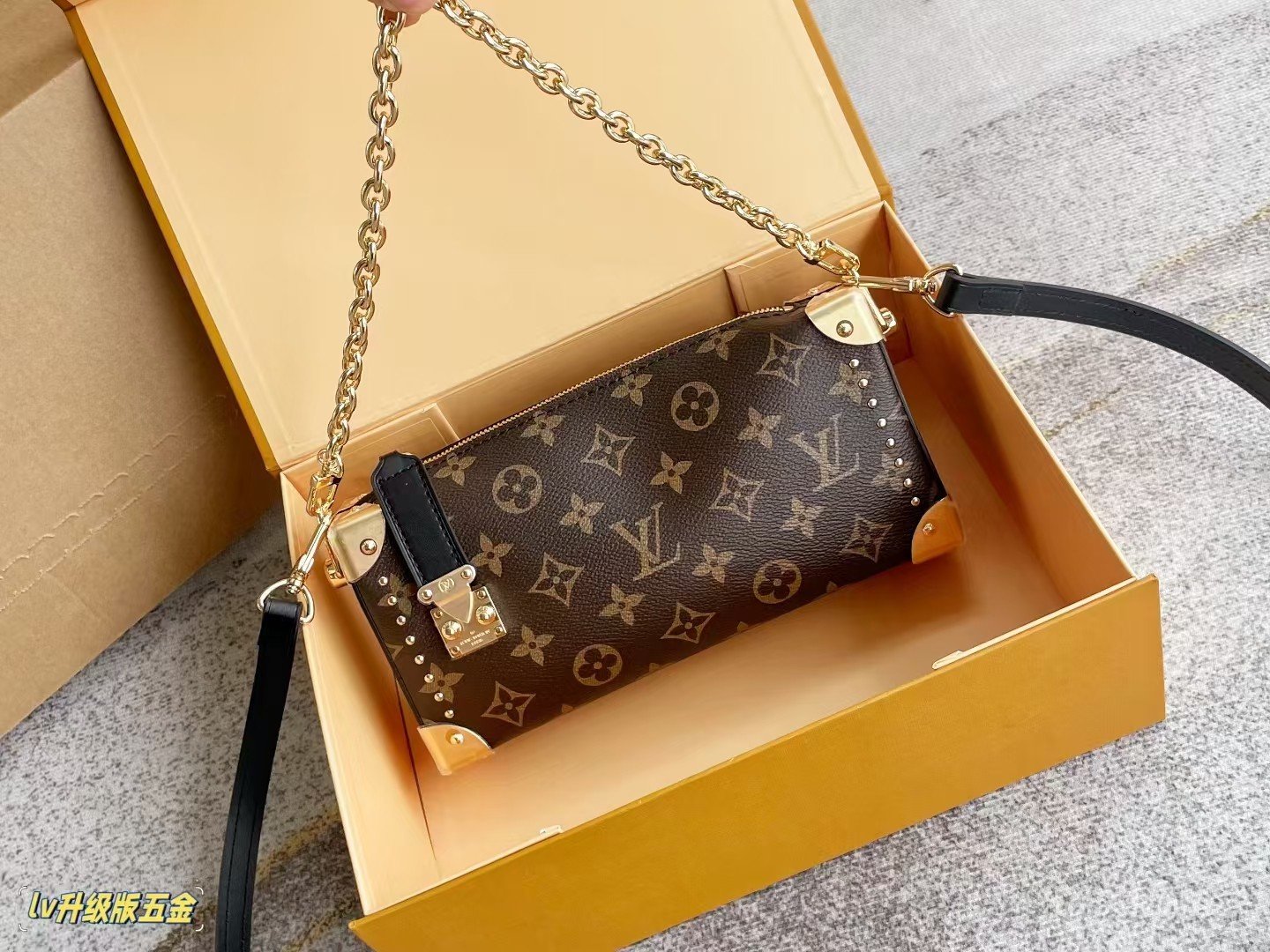 Tote bag shoulder bag Specification: 24*12*5cm