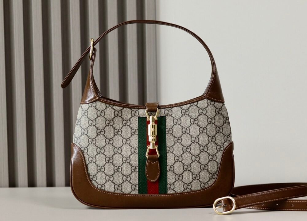 Handbag/Shoulder Bag Size  28x19x4.5cm