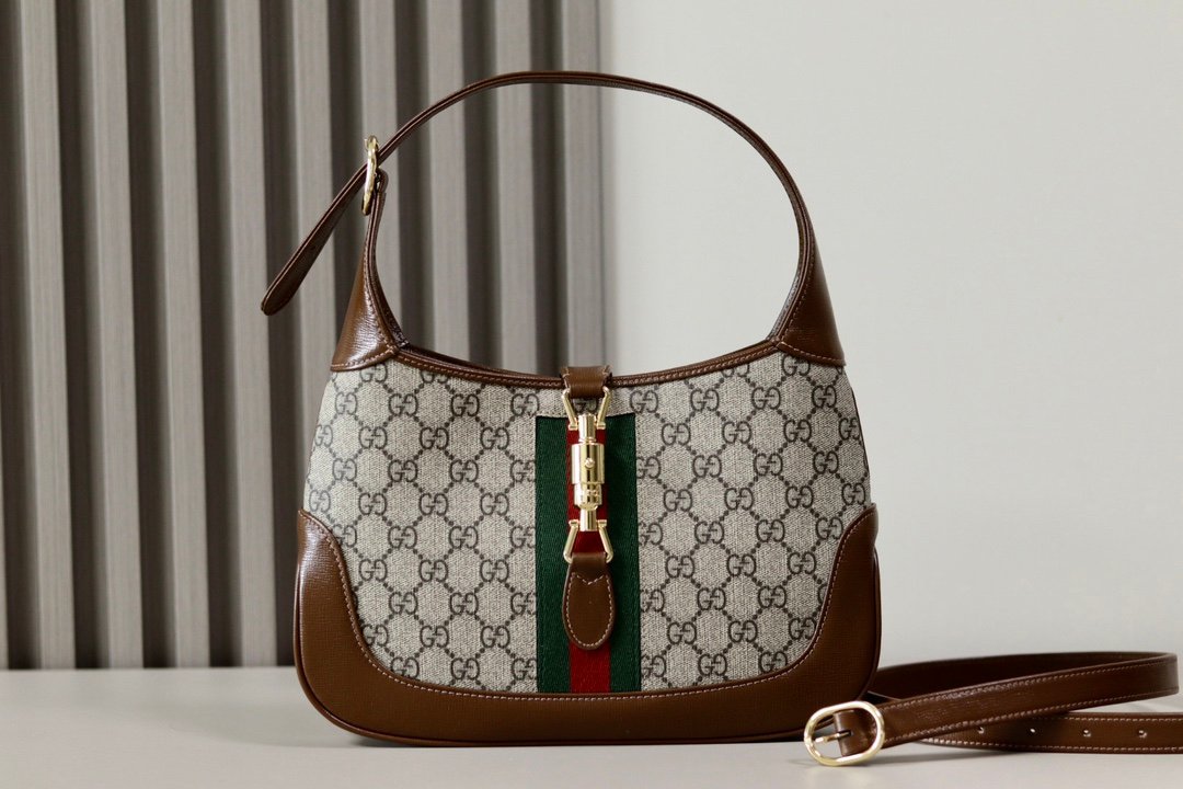 Handbag/Shoulder Bag Size  28x19x4.5cm
