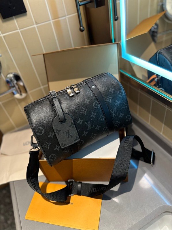 Pillow bag Crossbody bag Size: 17*27*13cm