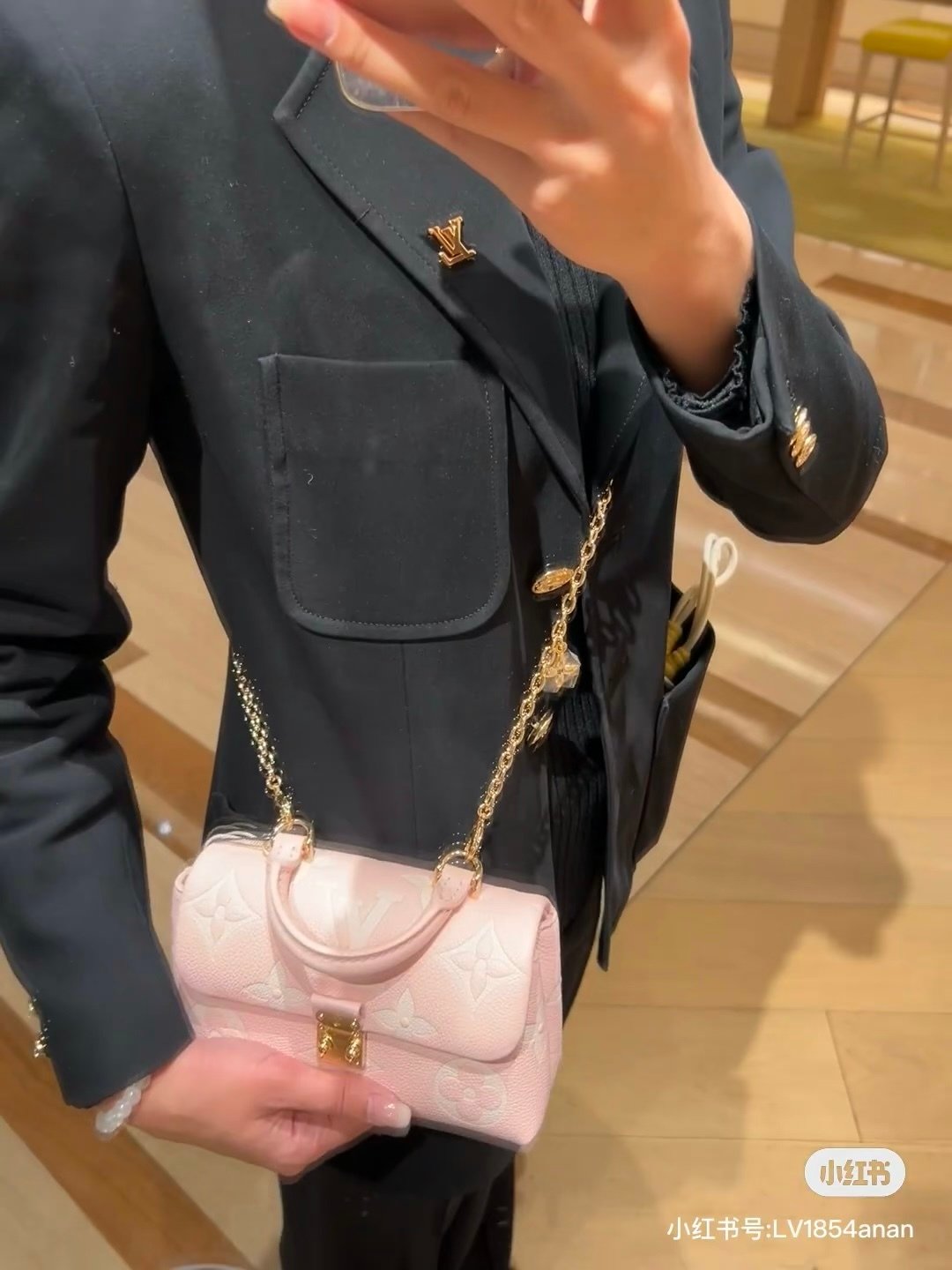 Shoulder bag handbag specifications: 12.5*6*21cm