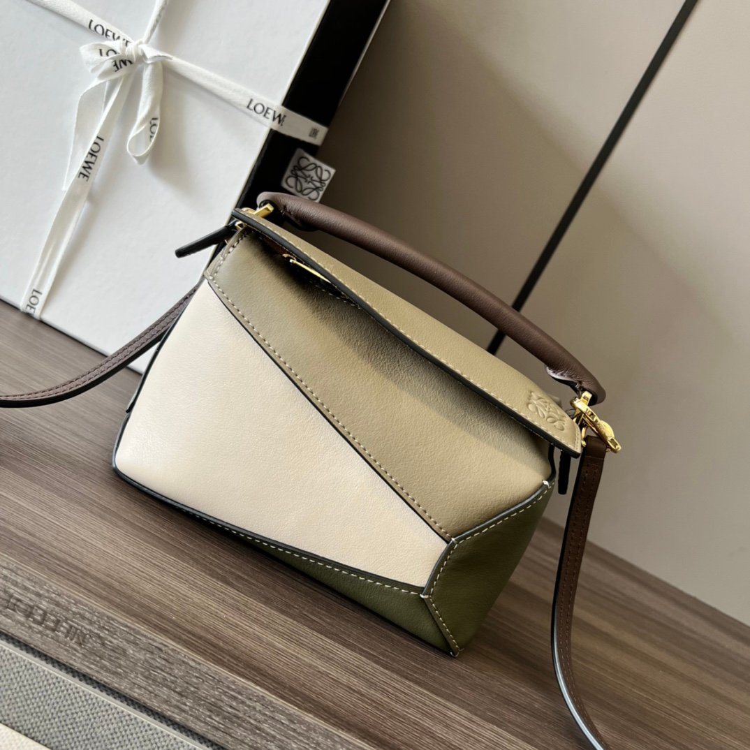 Handbag/Shoulder Bag Size 18*12.5*8CＭ