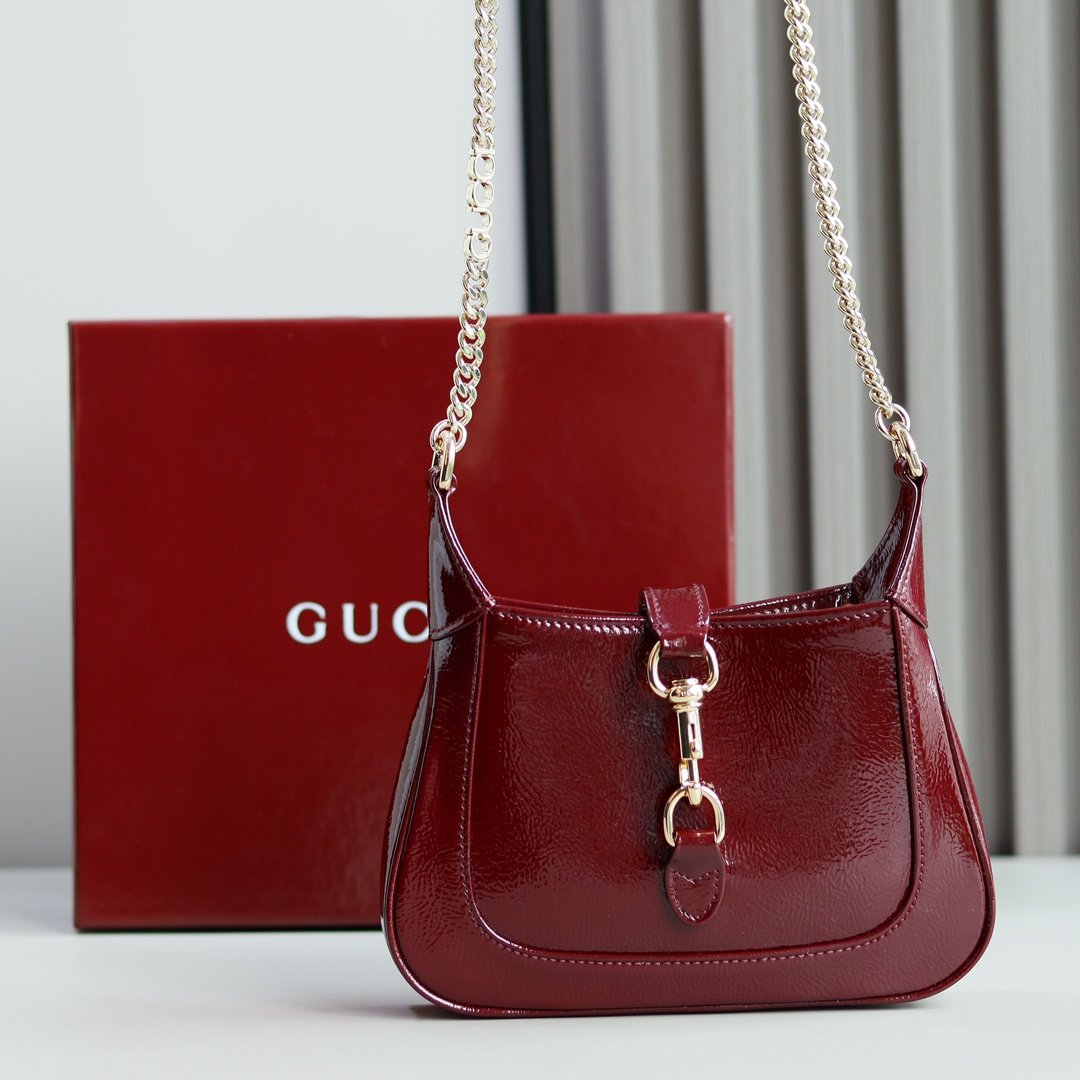 Handbag/Shoulder Bag Size  19.5x 18x 3.5cm