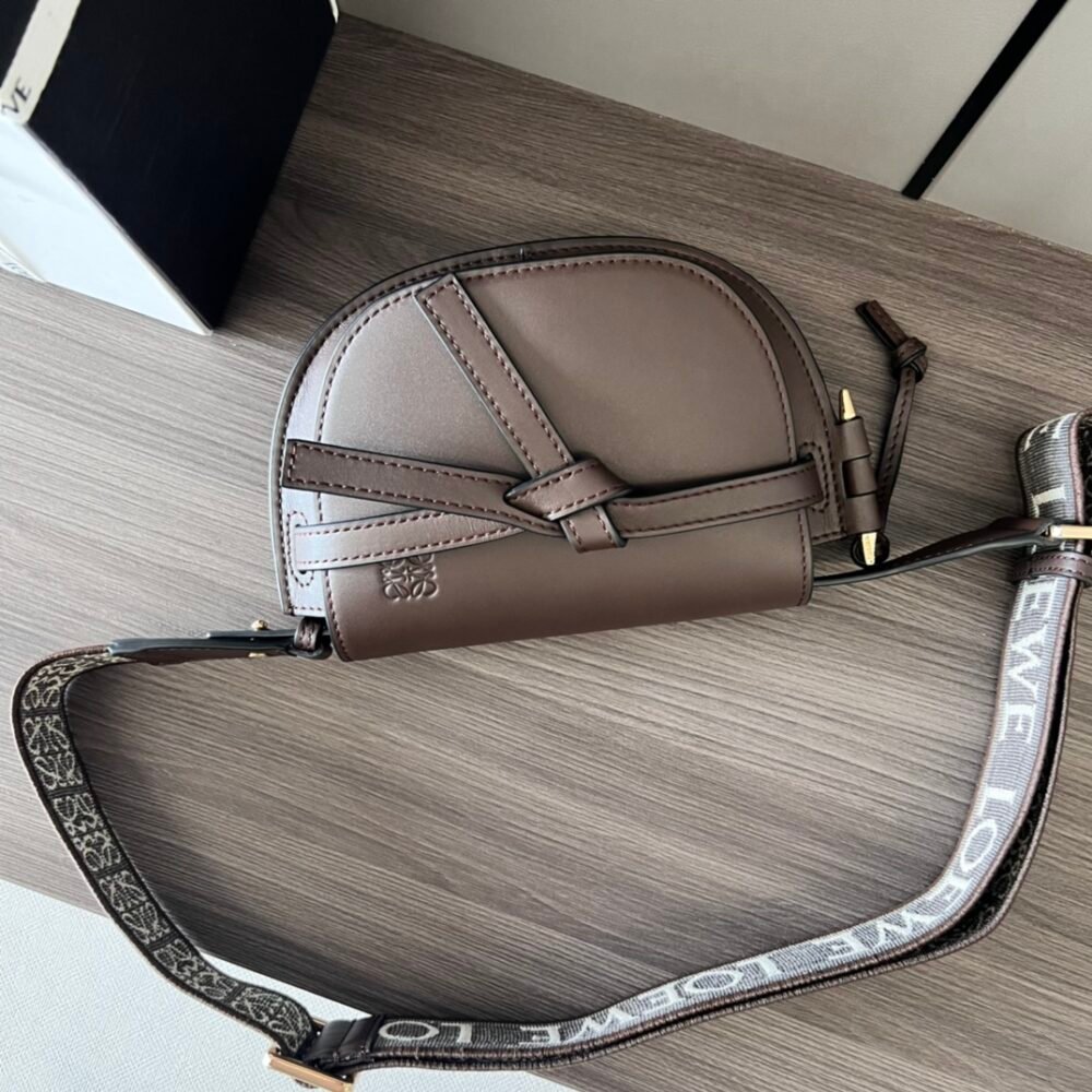 Handbag/Shoulder Bag Size 21x12.5x9.5cm