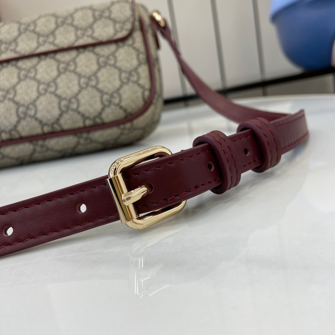 Handbag/Shoulder Bag Size  22x 13x 4cm