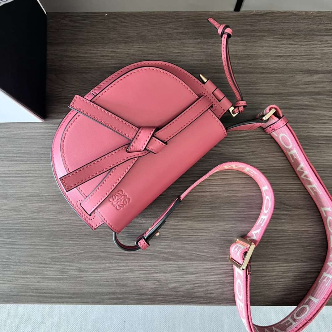 Handbag/Shoulder Bag Size 21x12.5x9.5cm