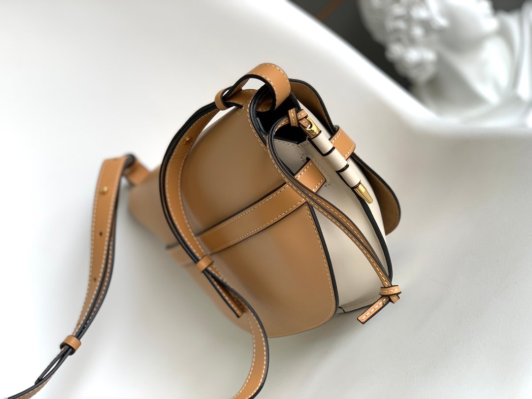 Handbag/Shoulder Bag Size 20*19*11.5 cm