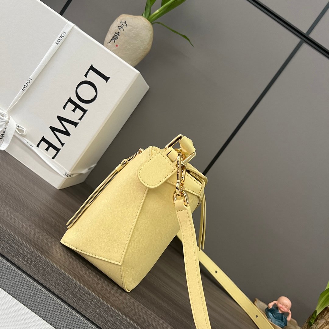 Handbag/Shoulder Bag Size 24*10.5*16CM