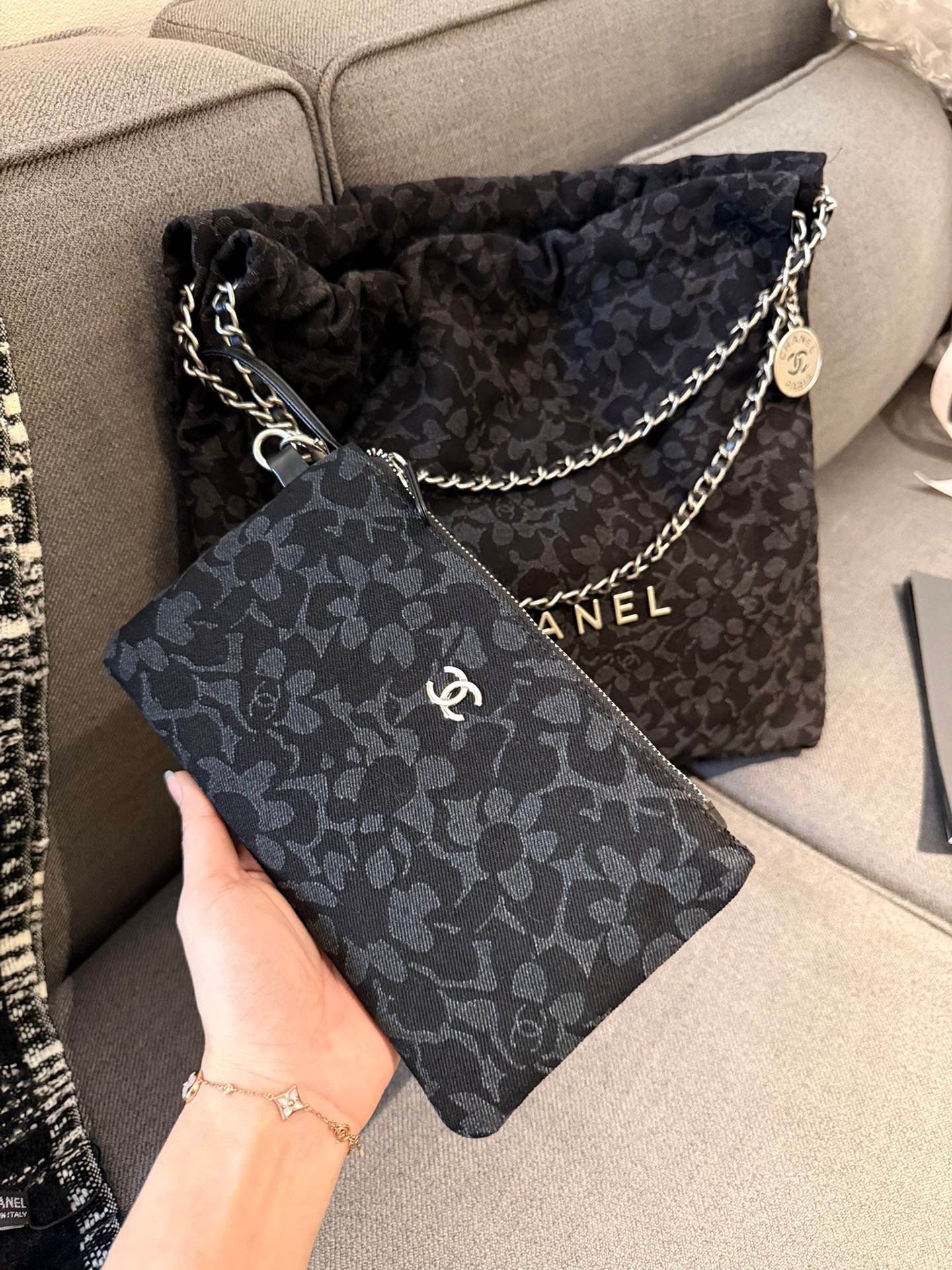 Handbag/Shoulder Bag Size 39*42*8    35*37*7cm