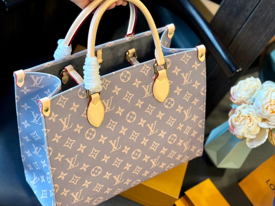 Medium Handbag Handbag Specification: 35*27*14