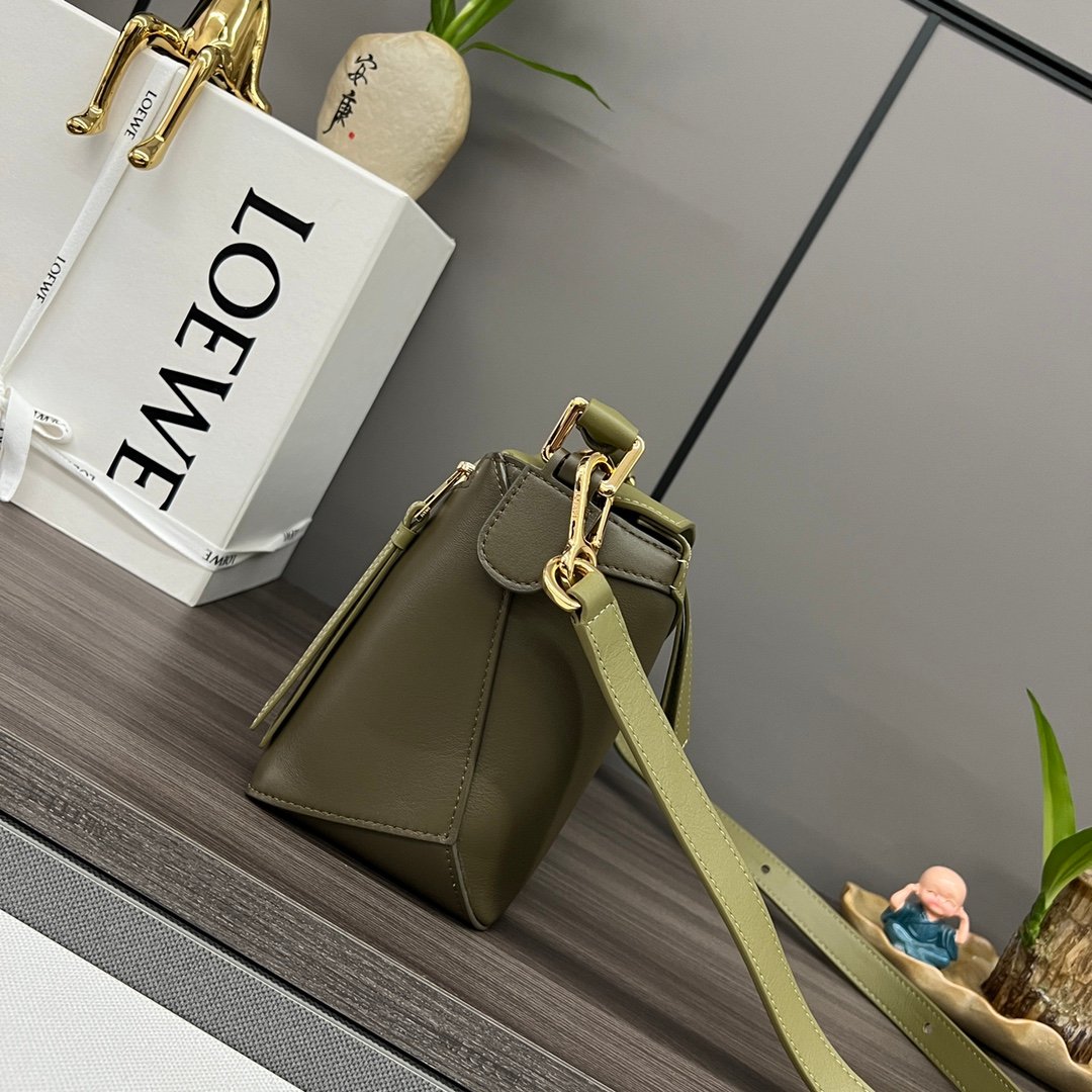 Handbag/Shoulder Bag Size 24*10.5*16CM
