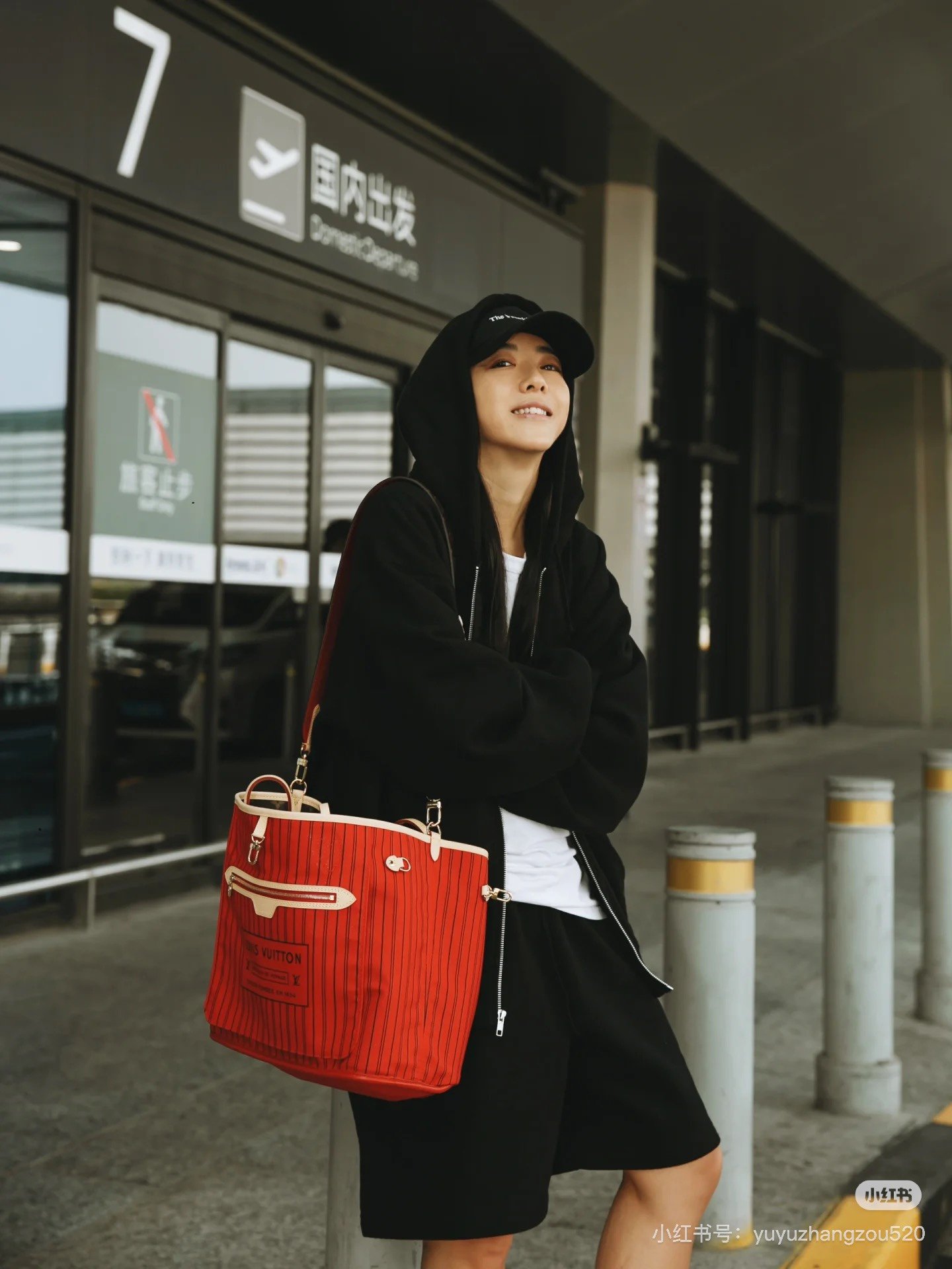 Reversible handbag Specifications: 32*29*17