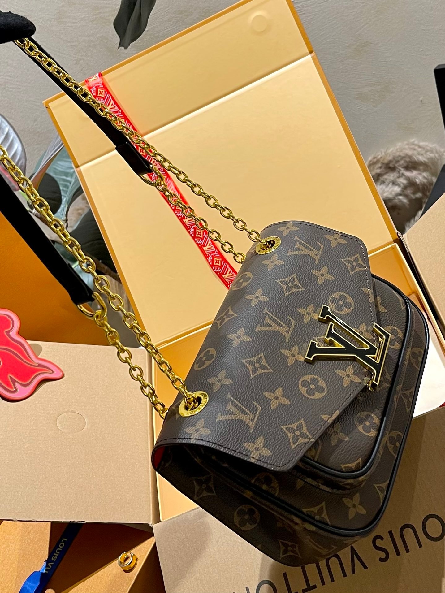 Messenger bag specification: 24*17*12