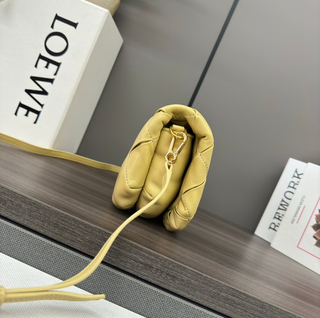 Handbag/Shoulder Bag Size Size:20*6*13CM