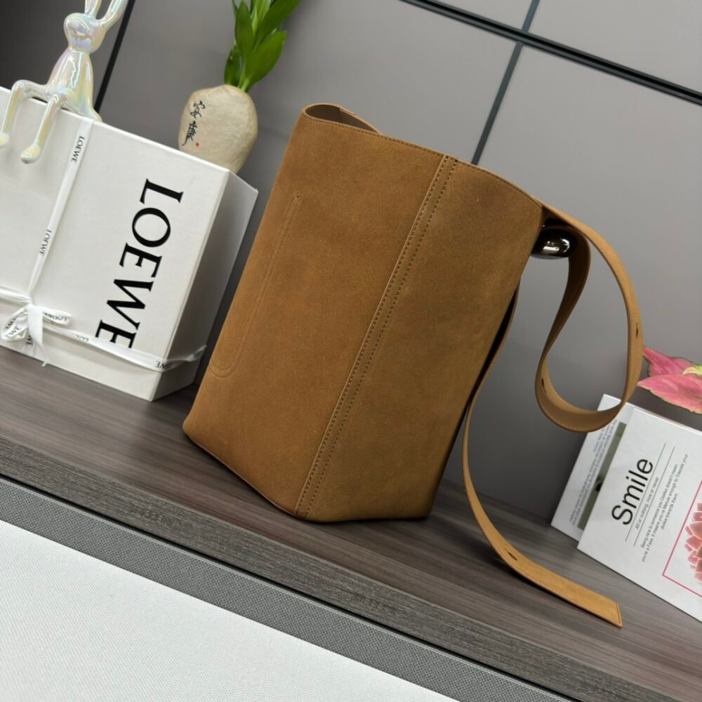 Handbag/shoulder bag size: 28*27*33CM