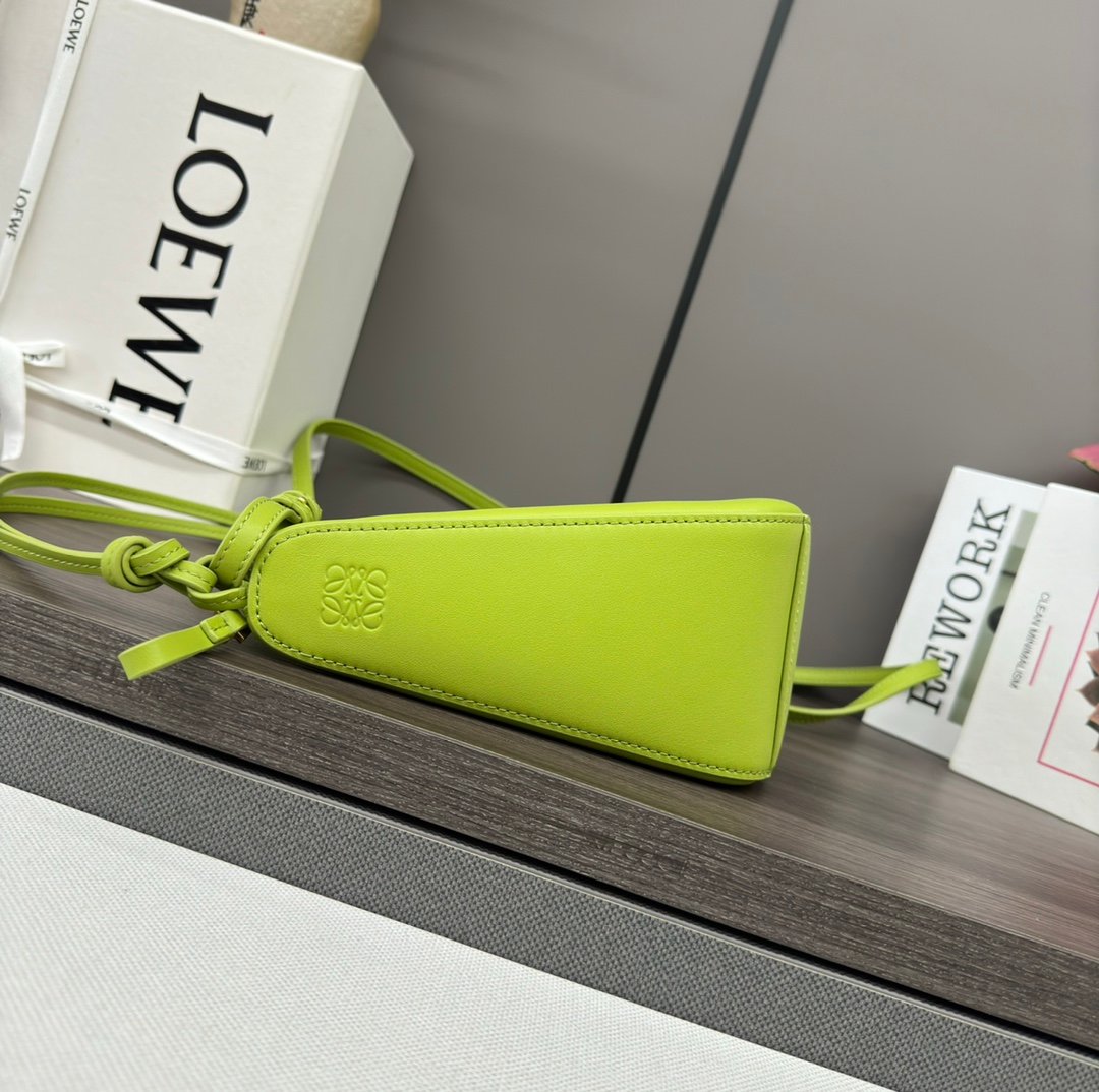 Handbag/Shoulder Bag Size 28*17*9.5CM