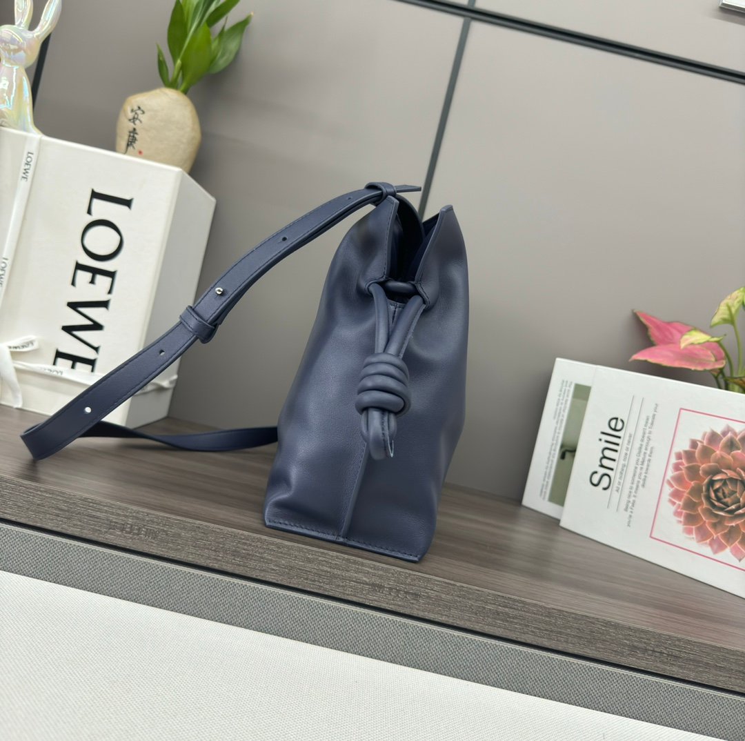 Handbag/Shoulder Bag Size30*24.5*10.5cm