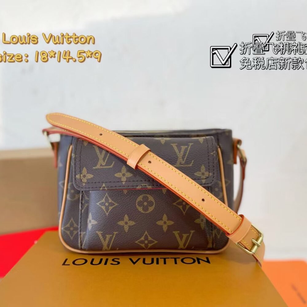 Camel bag shoulder bag Specification: 18*14.5*9cm