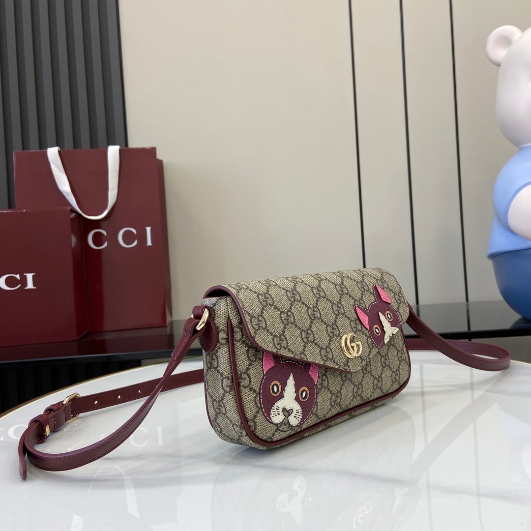 Handbag/Shoulder Bag Size  22x 13x 4cm