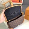 One-shoulder crossbody bag Size: 24-16-9cm